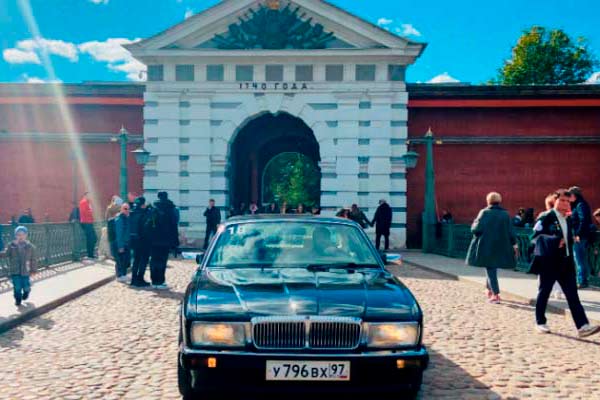 На стыке истории и будущего: в Санкт-Петербурге подвели итоги ретро-ралли